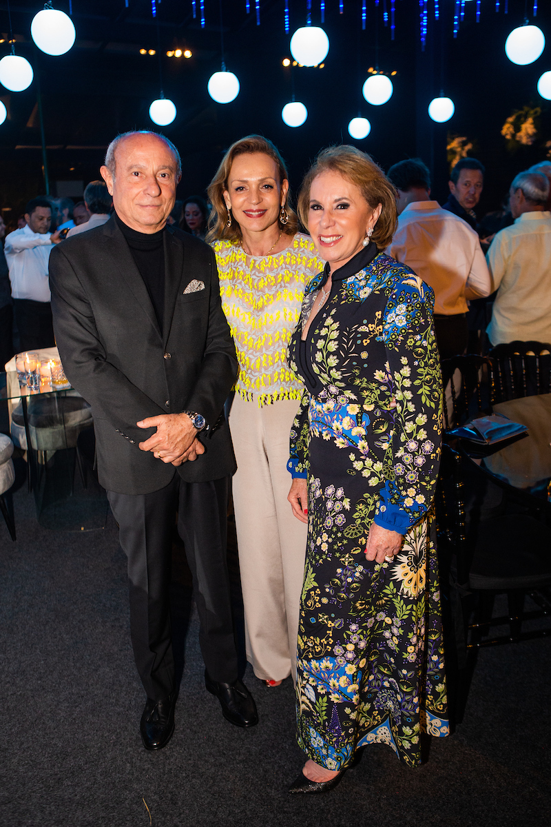 A embaixadora do Líbano no Brasil, Carla Jazzar, entre Flavio Marcilio e Janete Vaz