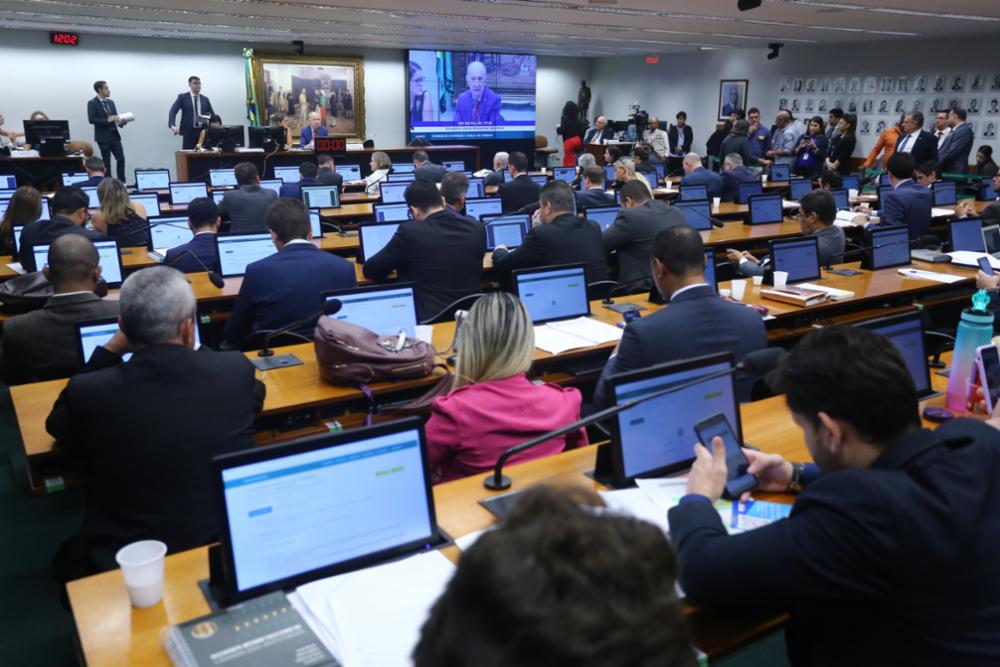 Após vídeo de Felca, avança na Câmara aumento de pena por aliciamento