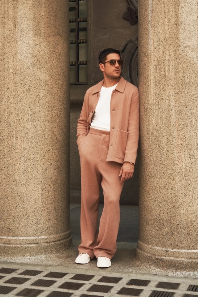 Marco Pigossi zegna peach fuzz pantone - metrópoles