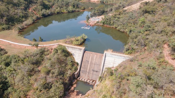 Fotografia colorida mostrando barragem-Metrópoles