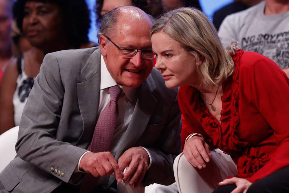 Alckmin e Gleisi discutem tarifas de Trump com Alcolumbre e Motta
