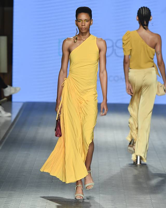 Passarela de moda com desfile do brechó Repassa no Brasil Eco Fashion Week 2023 - Metrópoles