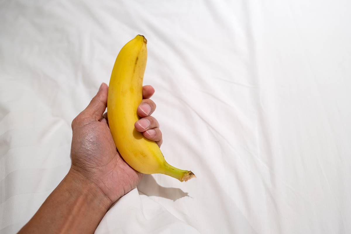 Truque facilita o sexo oral no pênis e deixa a “chupada” mais gostosa