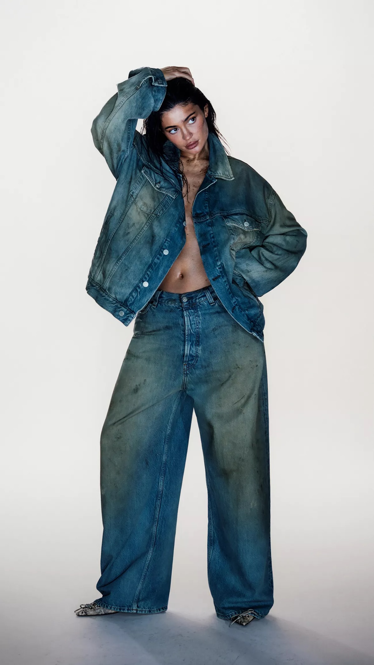 kylie jenner acne studios jeans sujos - metrópoles