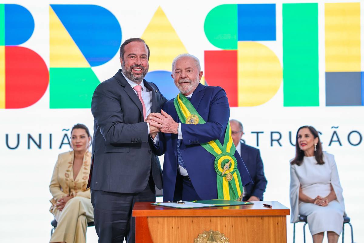 Governo quer receita extra de R$ 35 bi com petróleo para compensar IOF