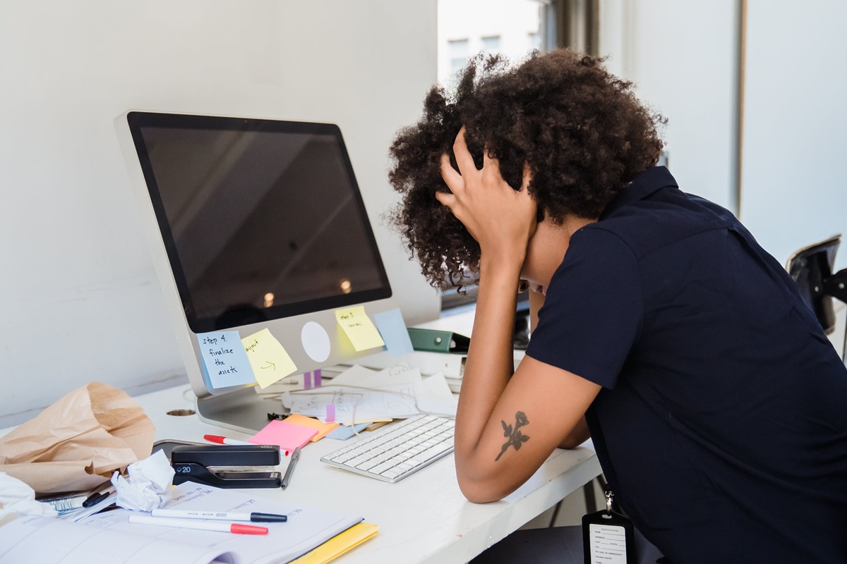 Sinais de Burnout: Como Identificar e Superar a Exaustão Profissional