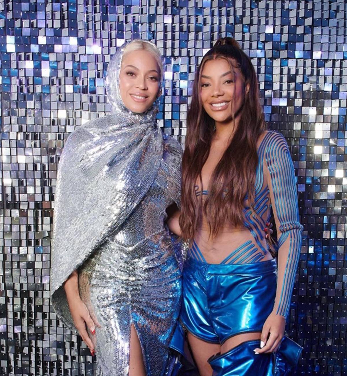 Beyoncé e Ludmilla lado a lado em foto colorida - Metrópoles