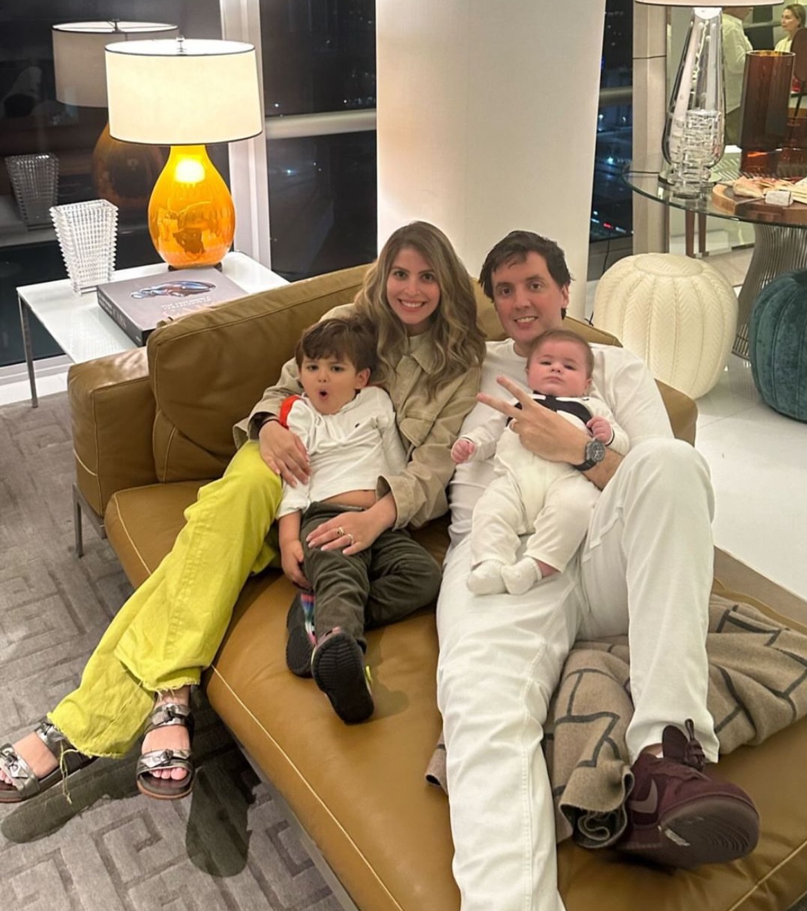 Natalia Brito e Pepeu Correa com os filhos em Miami