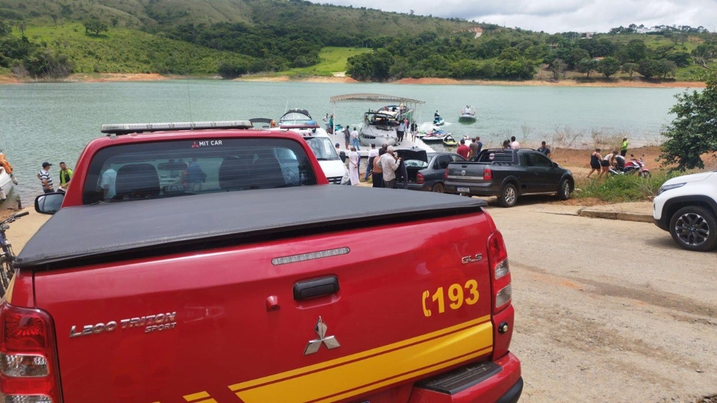 Imagem do local onde helicóptero caiu, em Capitólio (MG) - Metrópoles