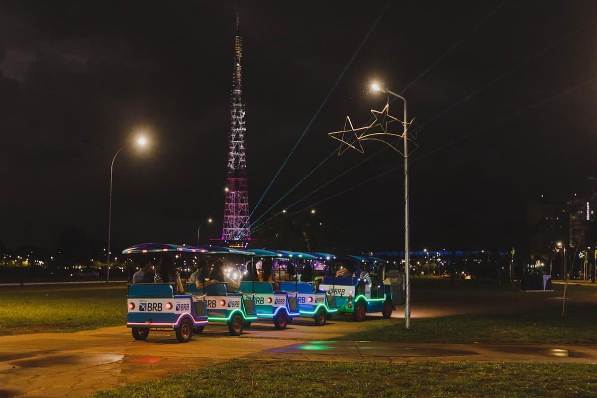 Foto colorida da torre de TV - Metrópoles