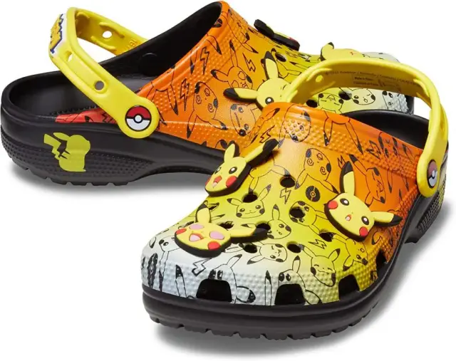 Na imagem com cor, a coleção Pokémon x Crocs - Metrópoles