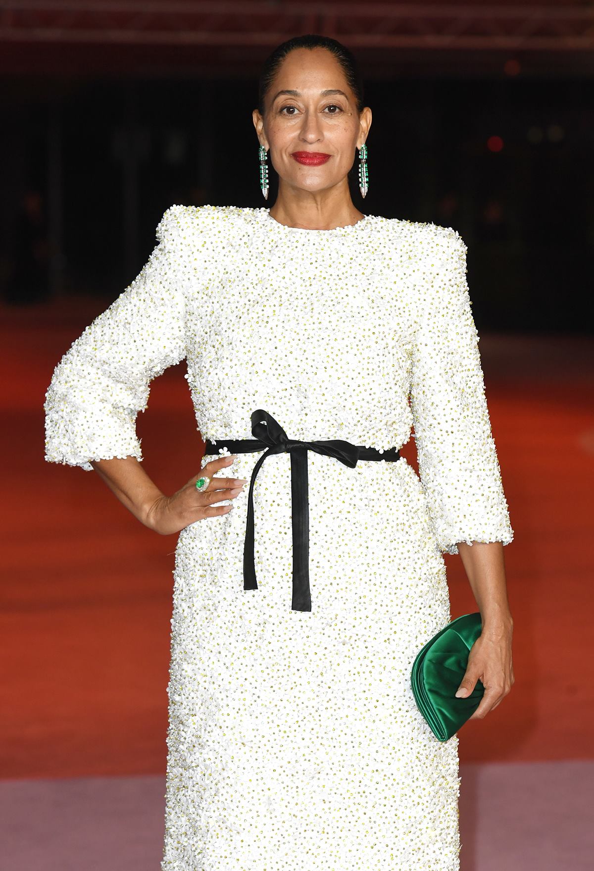 Tracee Ellis Ross laço vestido branco - metrópoles