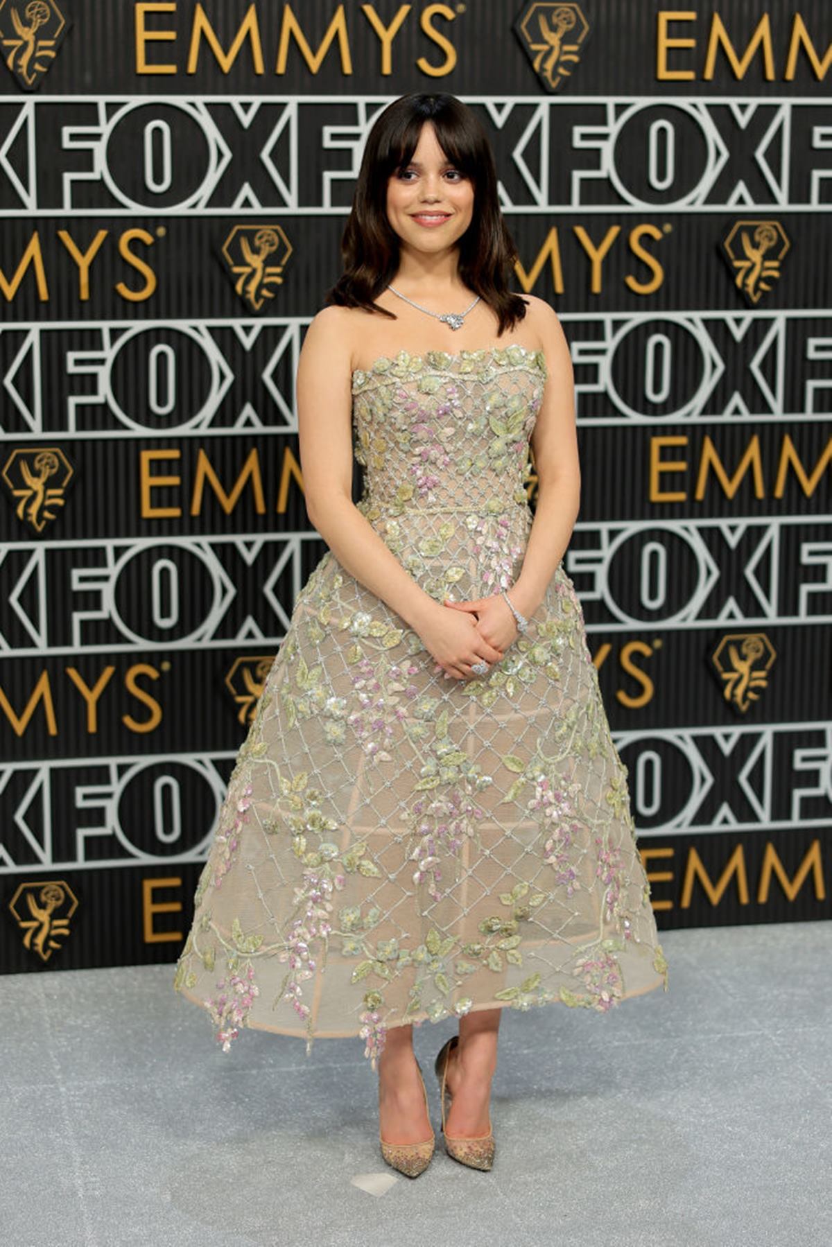 Jenna Ortega dior vestido emmy - metrópoles