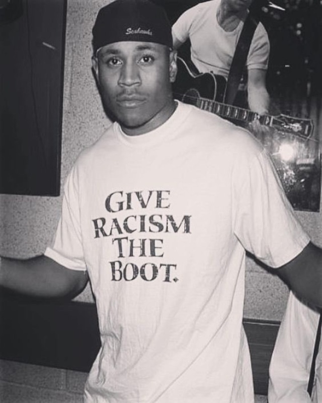 LL Cool J vestindo camiseta "Give The Racism The Boot"