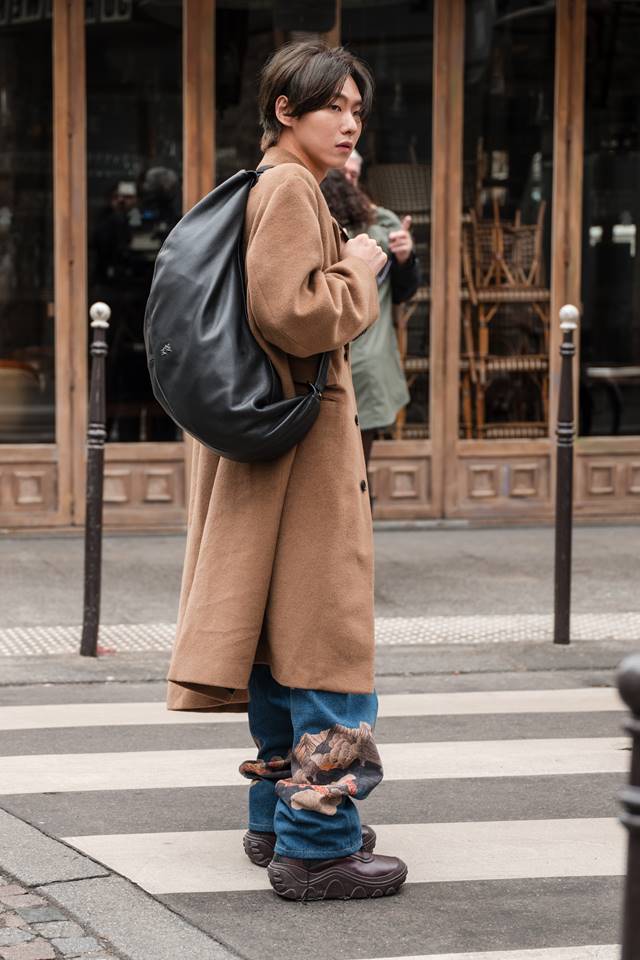 Na imagem com cor, público participa das semanas de moda masculina - Metrópoles