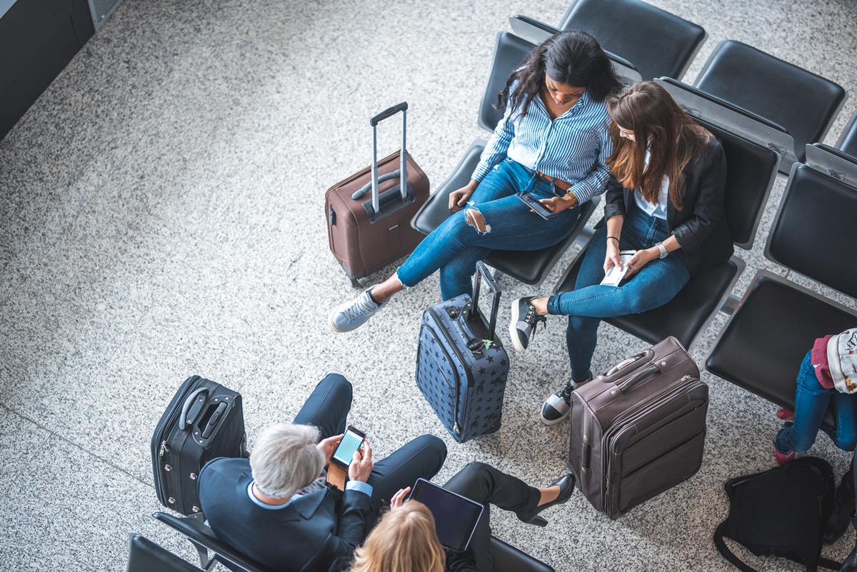 Foto colorida de um aeroporto - Metrópoles