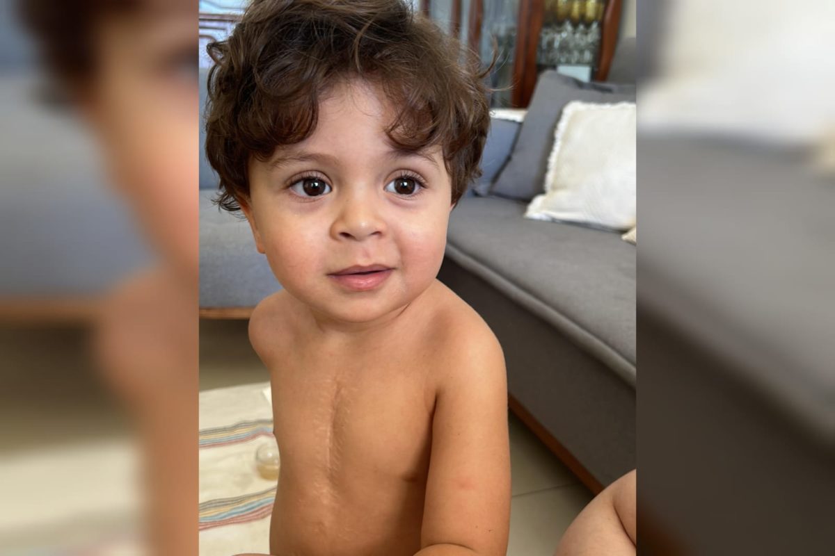 Foto mostra o pequeno Rodriguinho, bebê com problema cardíaco que luta para fazer cirurgia nos EUA