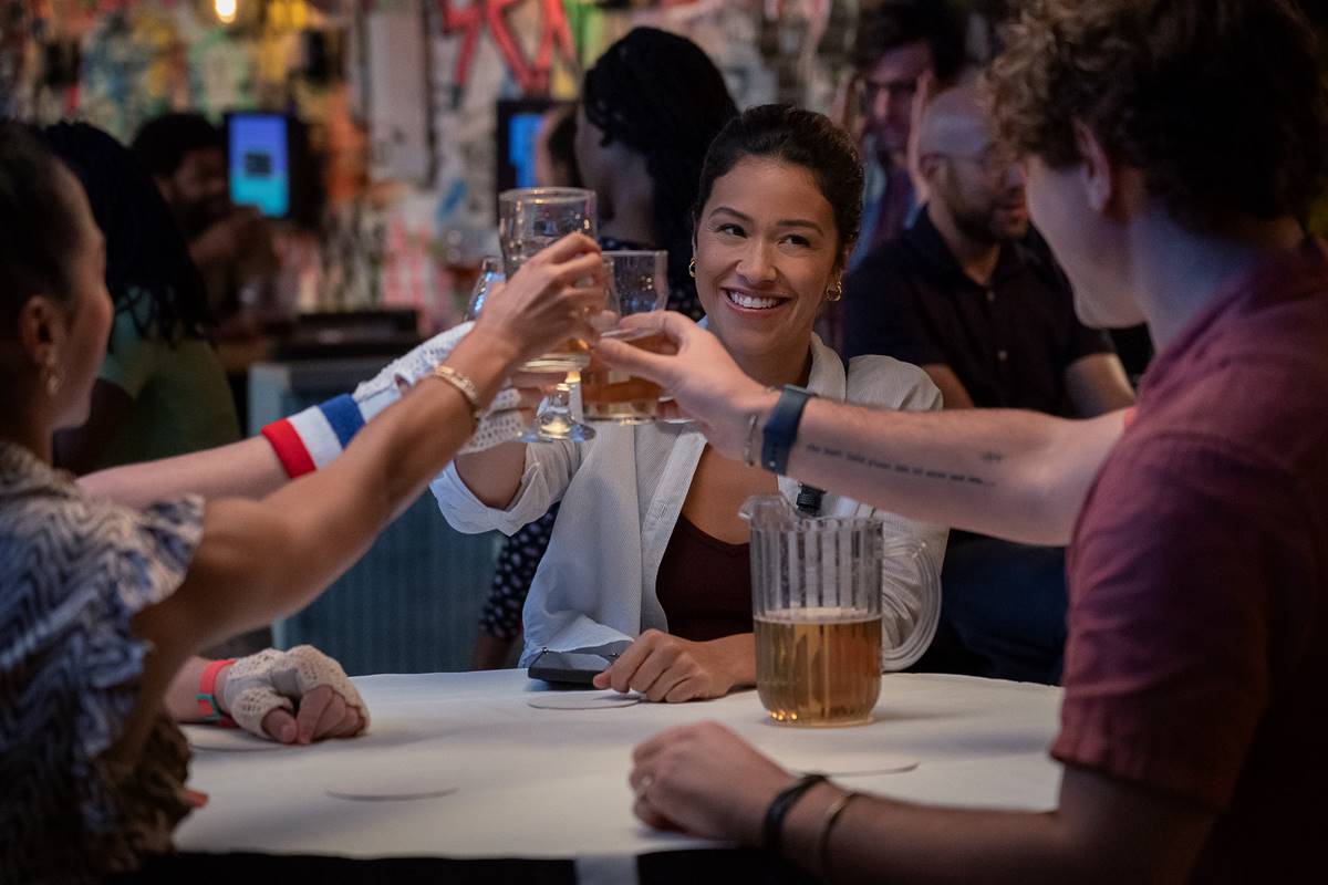 Foto colorida do filme Jogos de Amor, da Netflix - Metrópoles