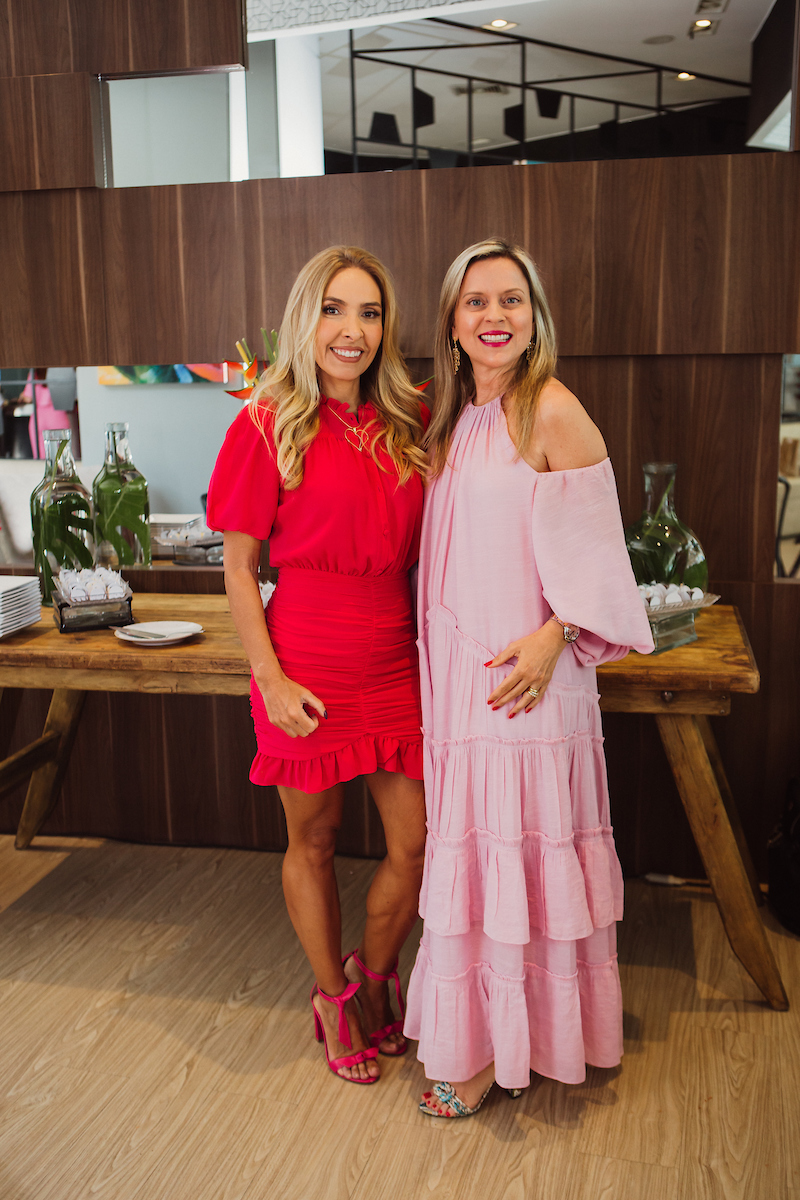 Carol Borges e Marta Martins celebram aniversário ao lado de amigas