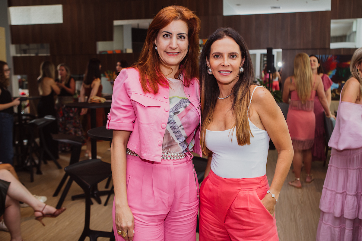 Carol Borges e Marta Martins celebram aniversário ao lado de amigas