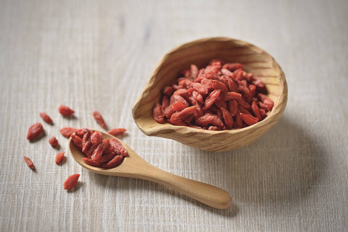 Pote com goji berries