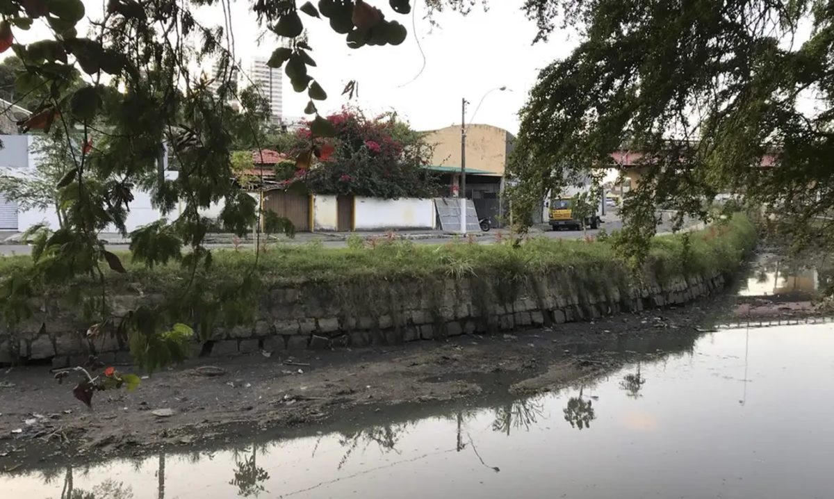Imagem colorida de saneamento básico no Brasil - Metrópoles