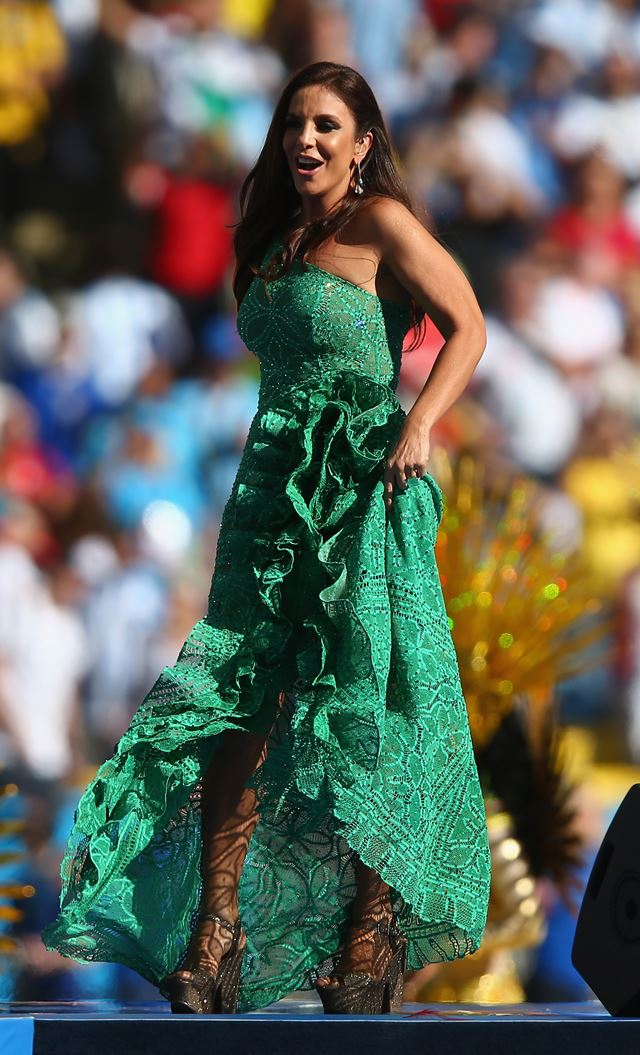 Ivete Sangalo usando vestido verde da estilista Matha Medeiros - Metrópoles