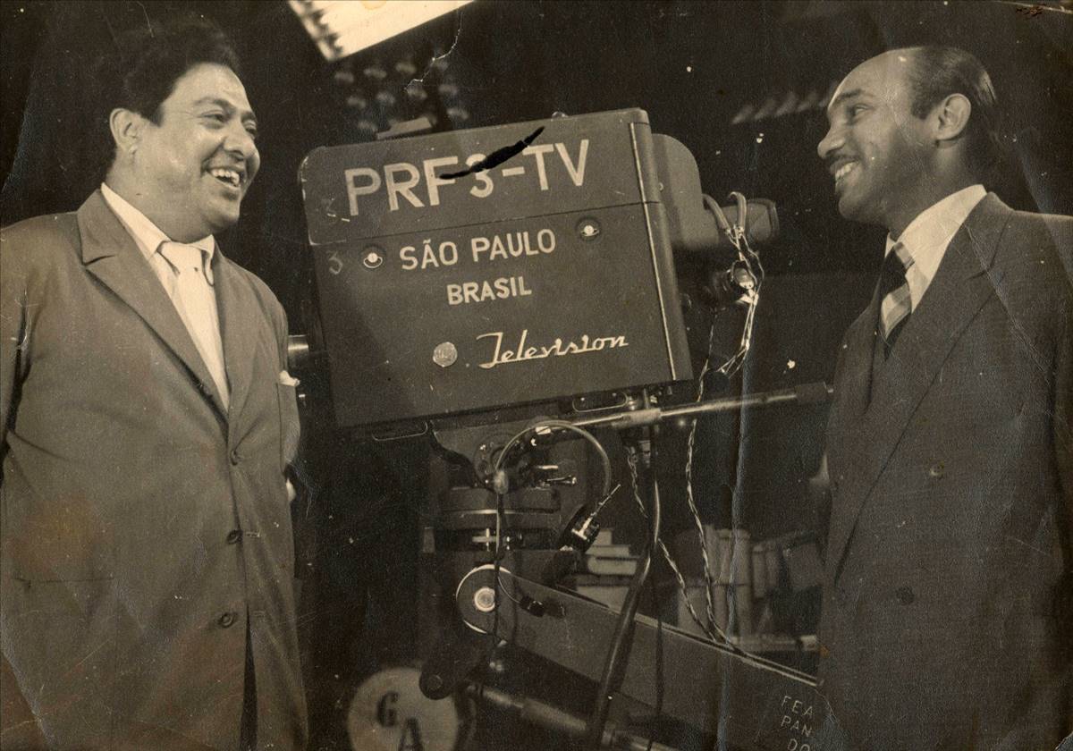 Lupicínio Rodrigues em um estúdio de televisão  - Metrópoles