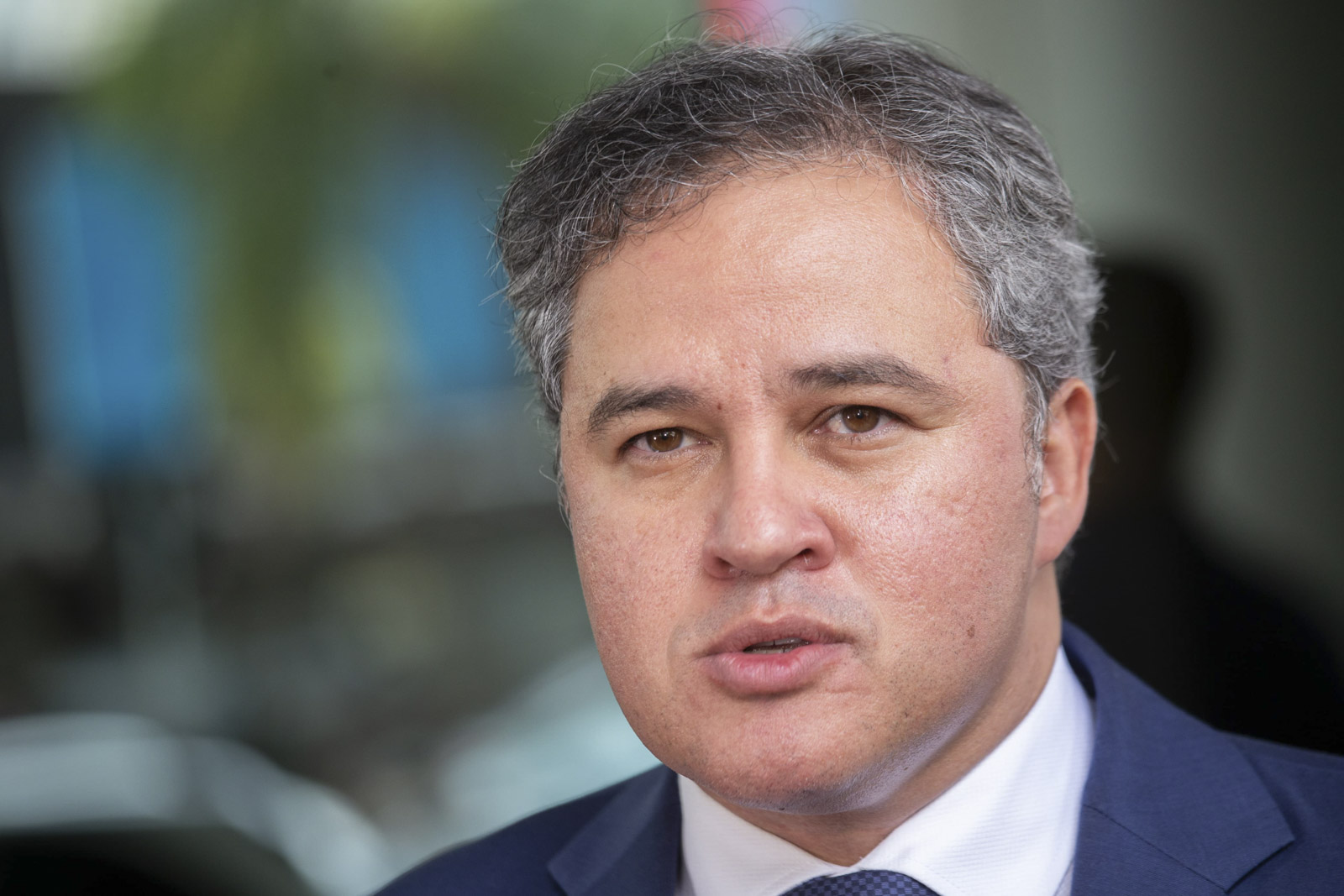 Senador Efraim Filho se envolve em acidente de carro na Paraíba