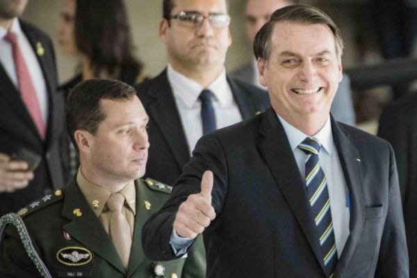 O ex-presidente Jair Bolsonaro e o ex-ajudante de ordens Mauro Cid -- Metrópoles