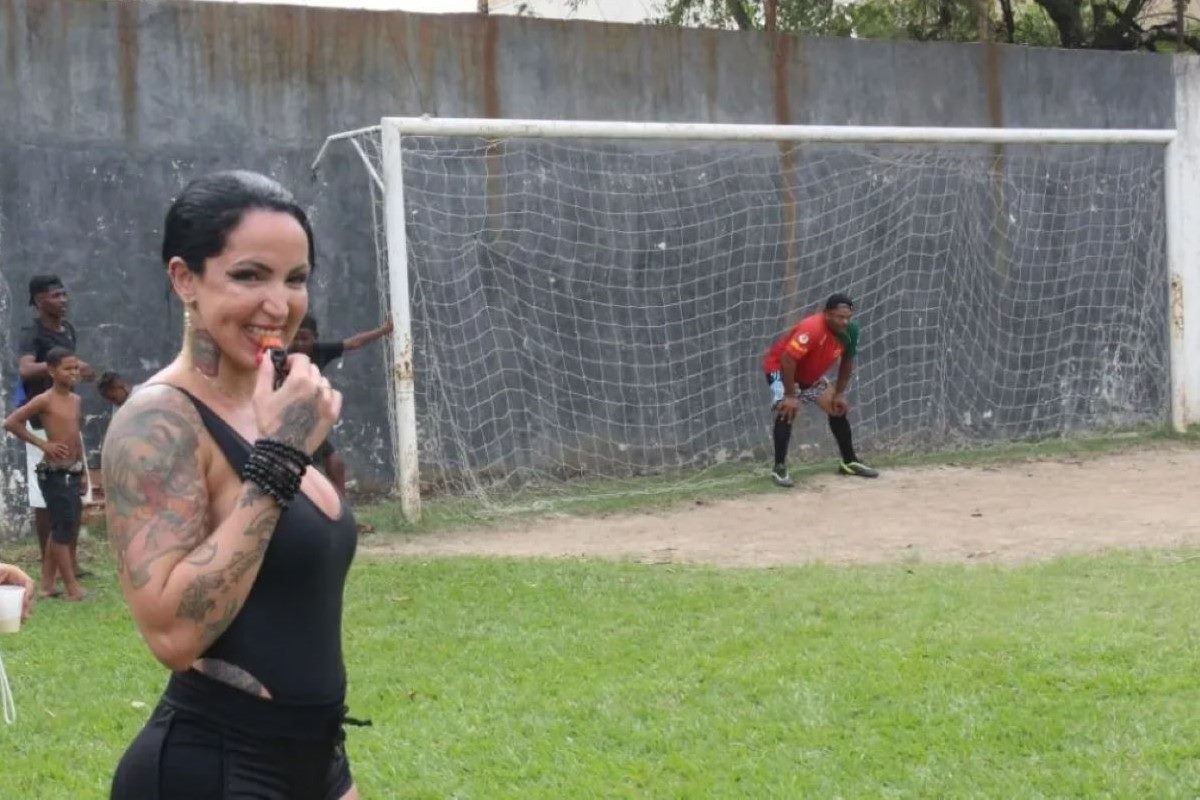 Do pornô ao futebol: Elisa Sanches revela sonho de ser árbitra | Metrópoles