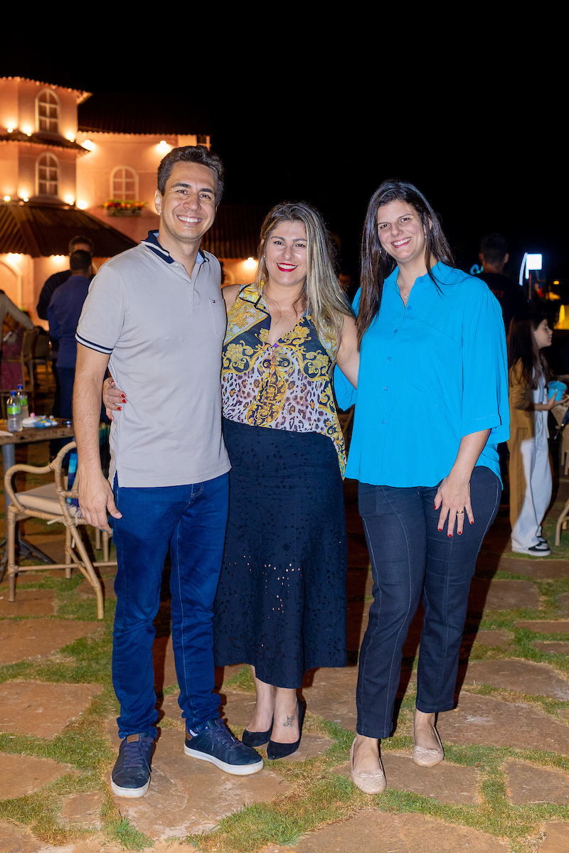 Diego Amorim, Eliene Amorim e Juliana Curi.