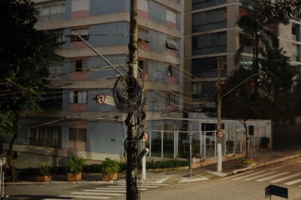 Imagem mostra rua sem luz na Vila Buarque