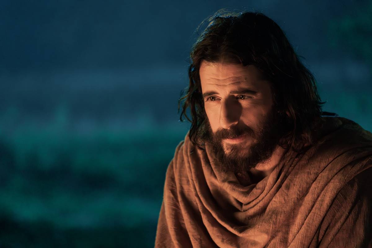 Ator que viveu Jesus em The Chosen lucrou R$ 100 com série | Metrópoles