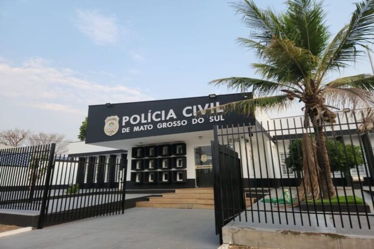 Ladrão furta carteira de comerciante e foge após pedir dose de pinga
