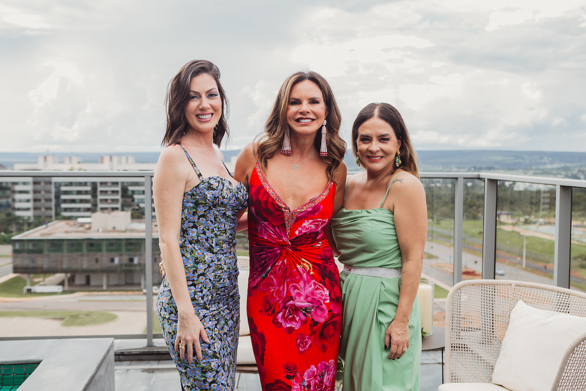 Silvana Chaves e Lara Torres celebram Claudia Salomão