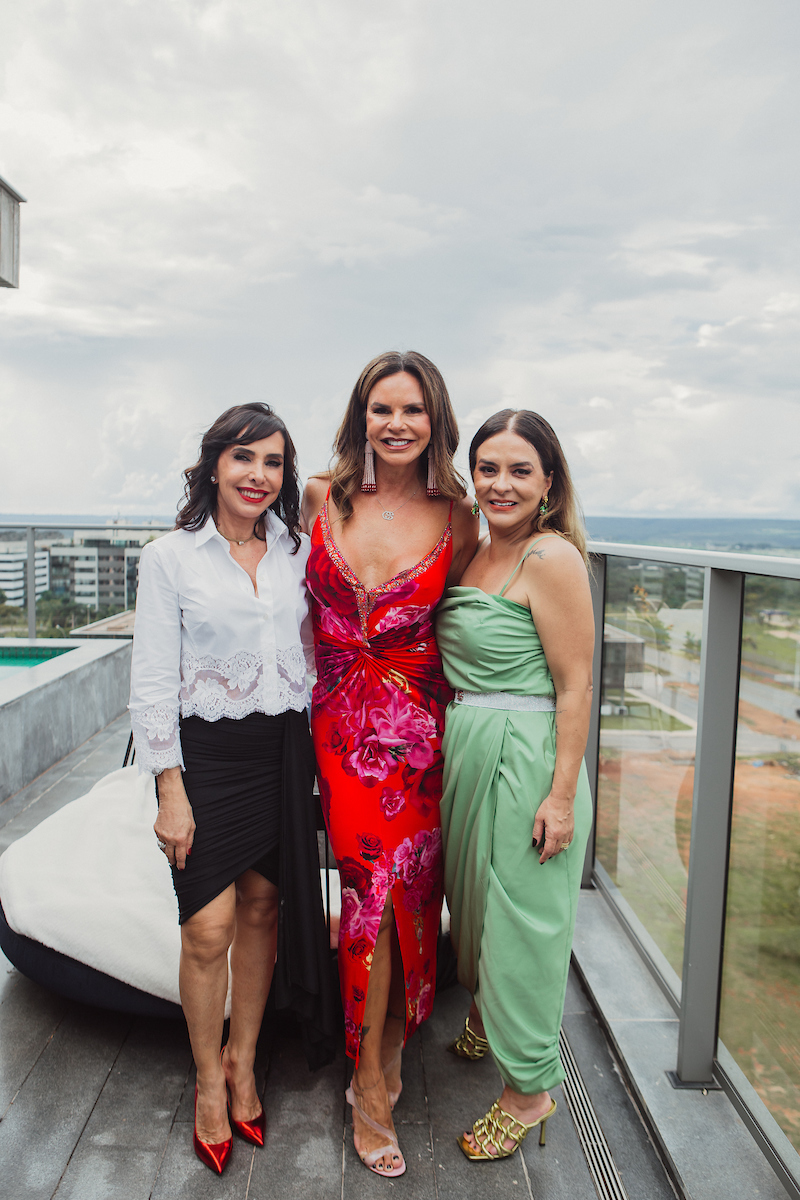 Silvana Chaves e Lara Torres celebram Claudia Salomão