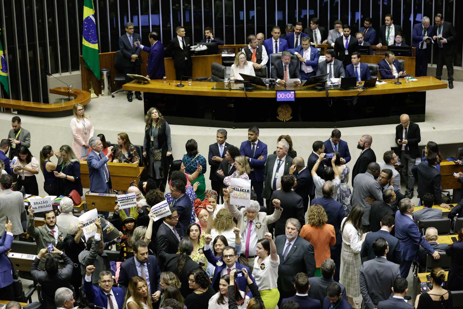 Plenário da Câmara aprova manutenção da prisão de Chiquinho Brazão |  Metrópoles