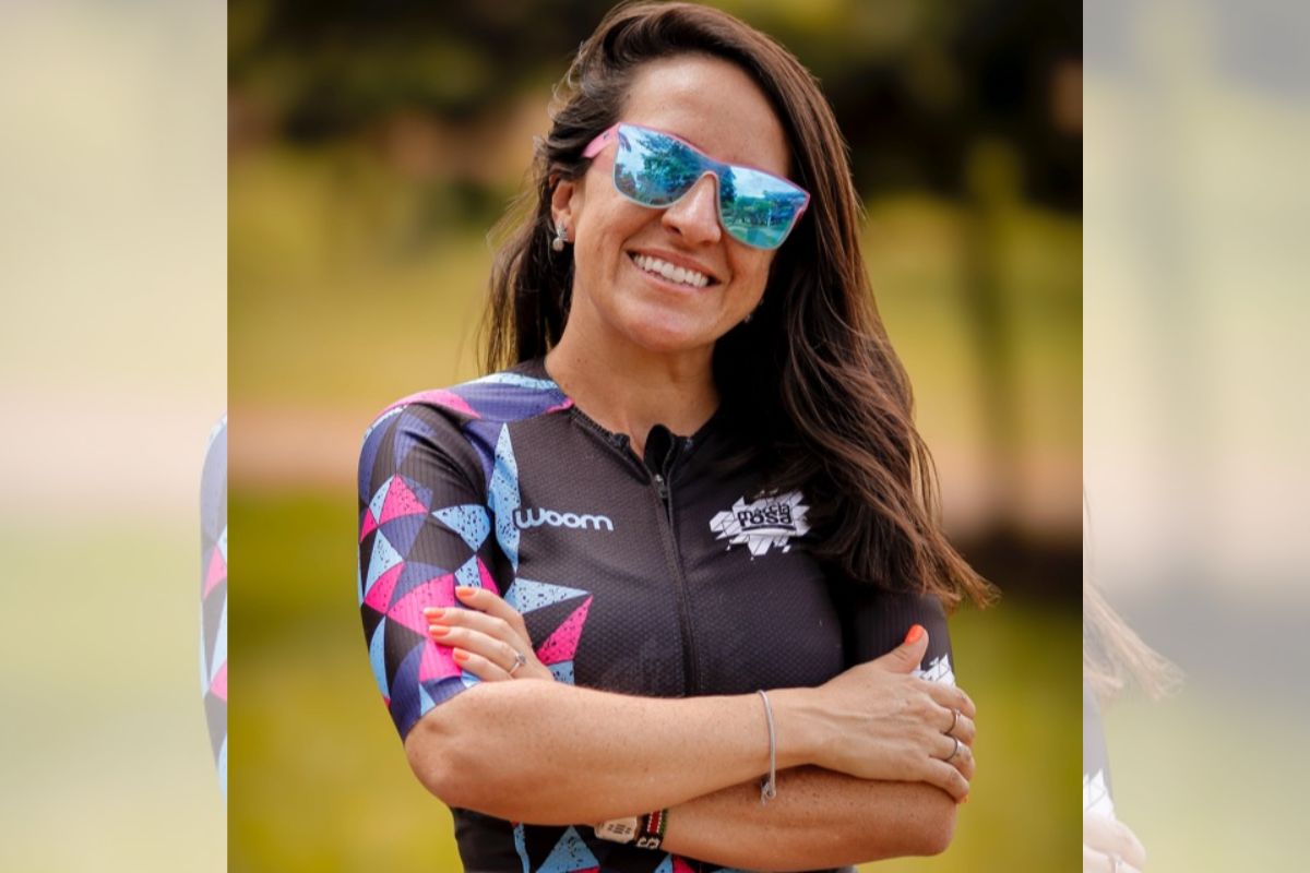 Foto colorida de uma mulher com roupa de esporte - Metrópoles