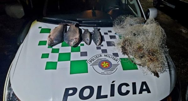 foto colorida de flagrante de pesca ilegal em Rancharia (SP) - Metrópoles