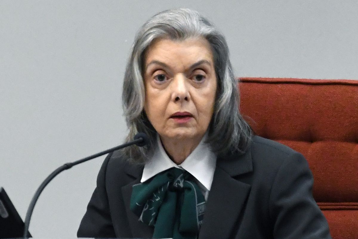Cármen Lúcia pede vista e paralisa julgamento da revisão da vida toda