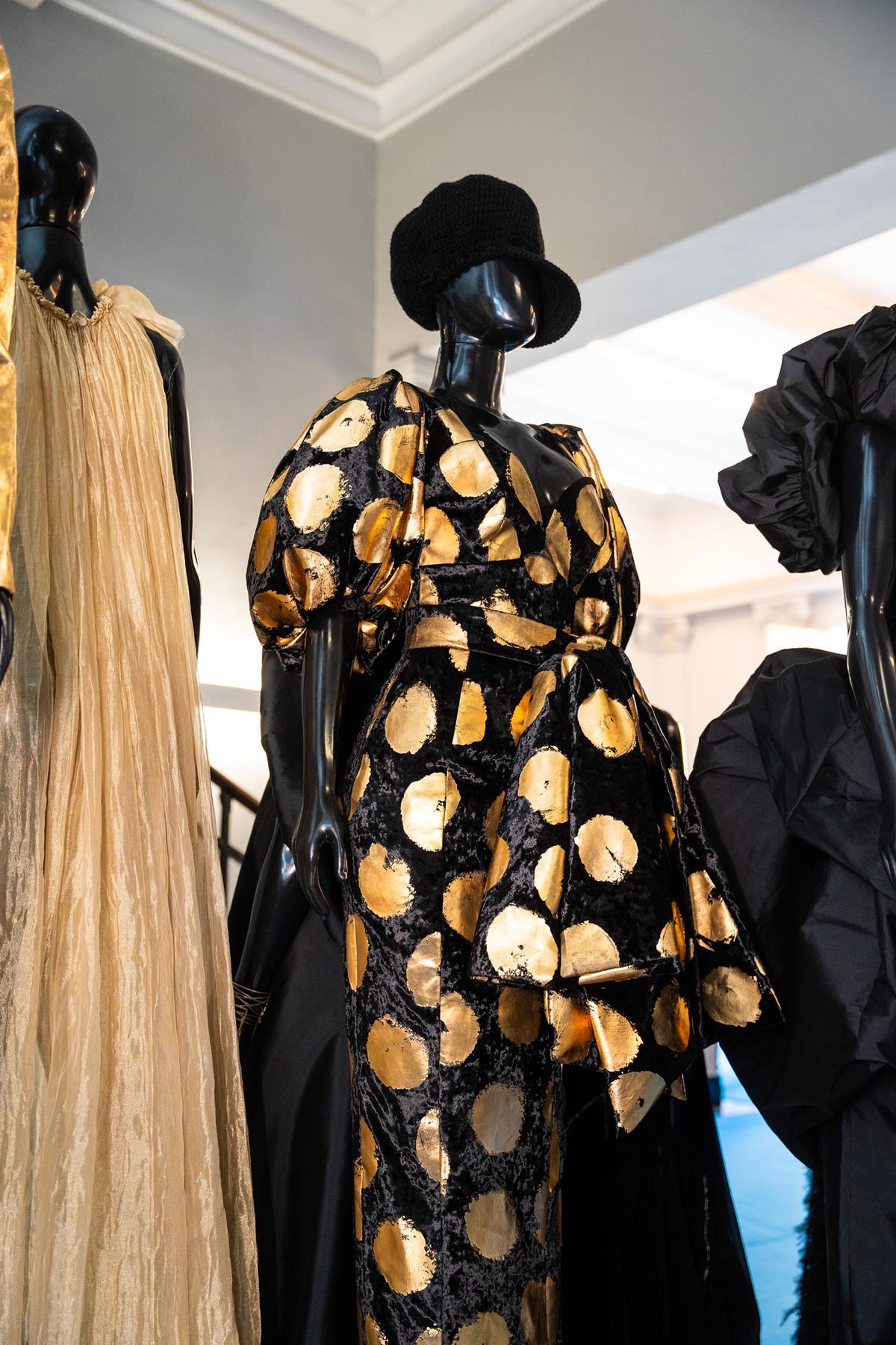 roupa poá dourado preto minas trend moda - metrópoles