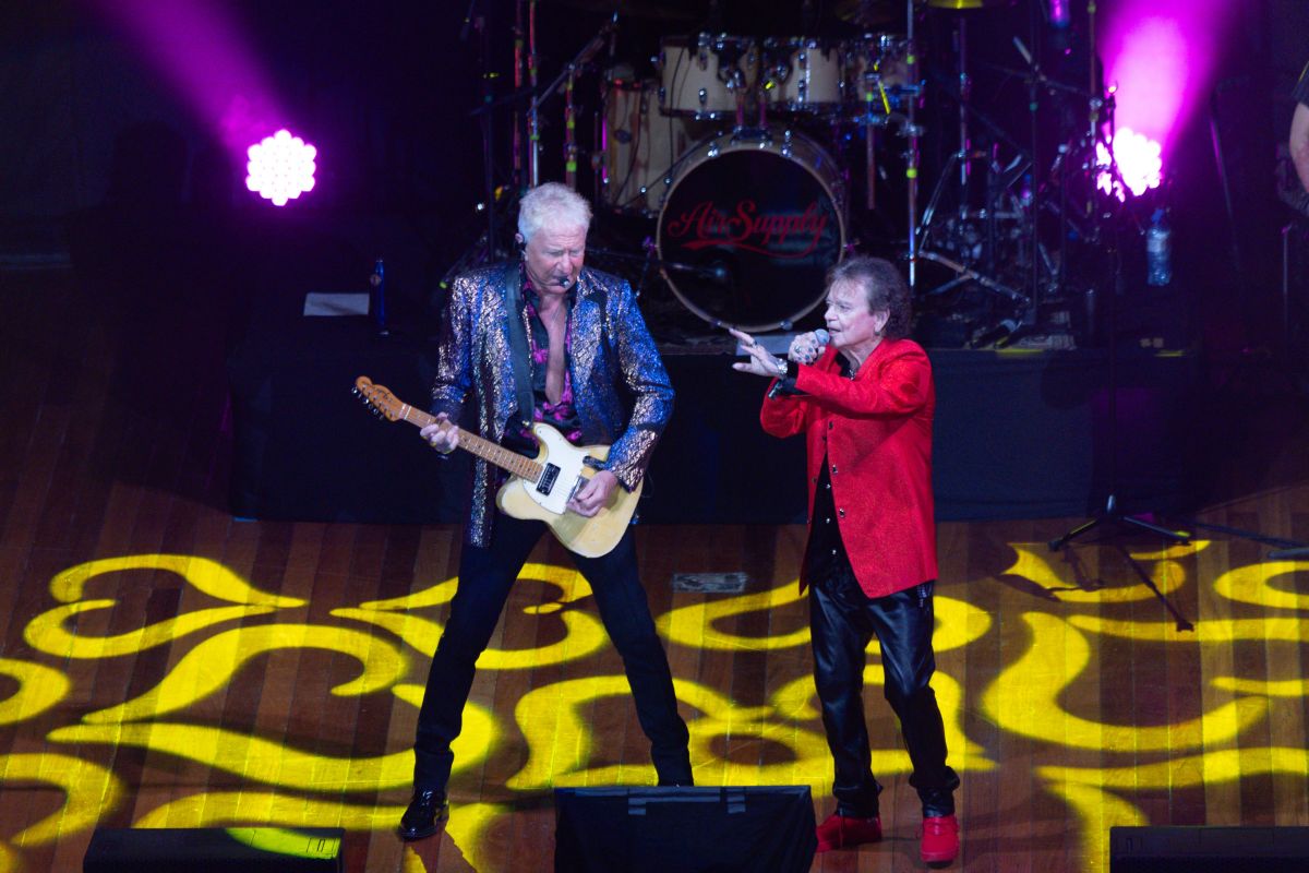 Grupo Air Supply durante show em Brasília pelo Metrópoles Music