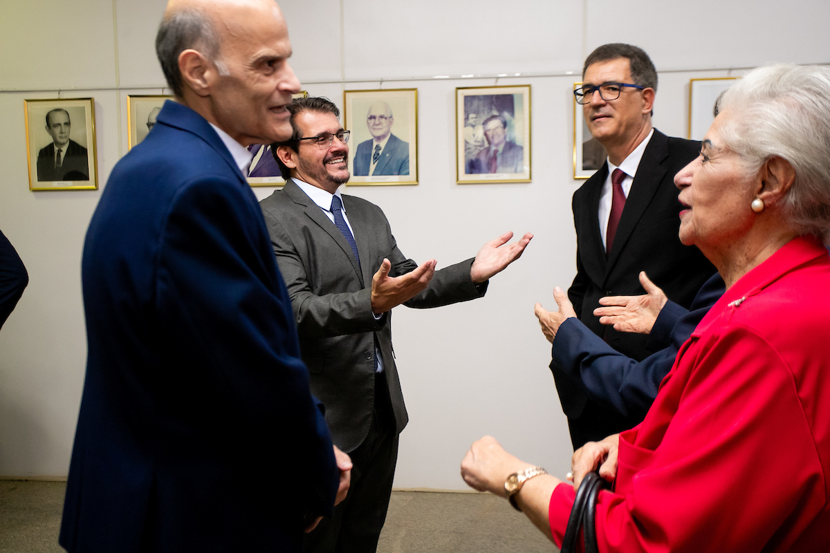 Adalberto Scigliano recebe convidados