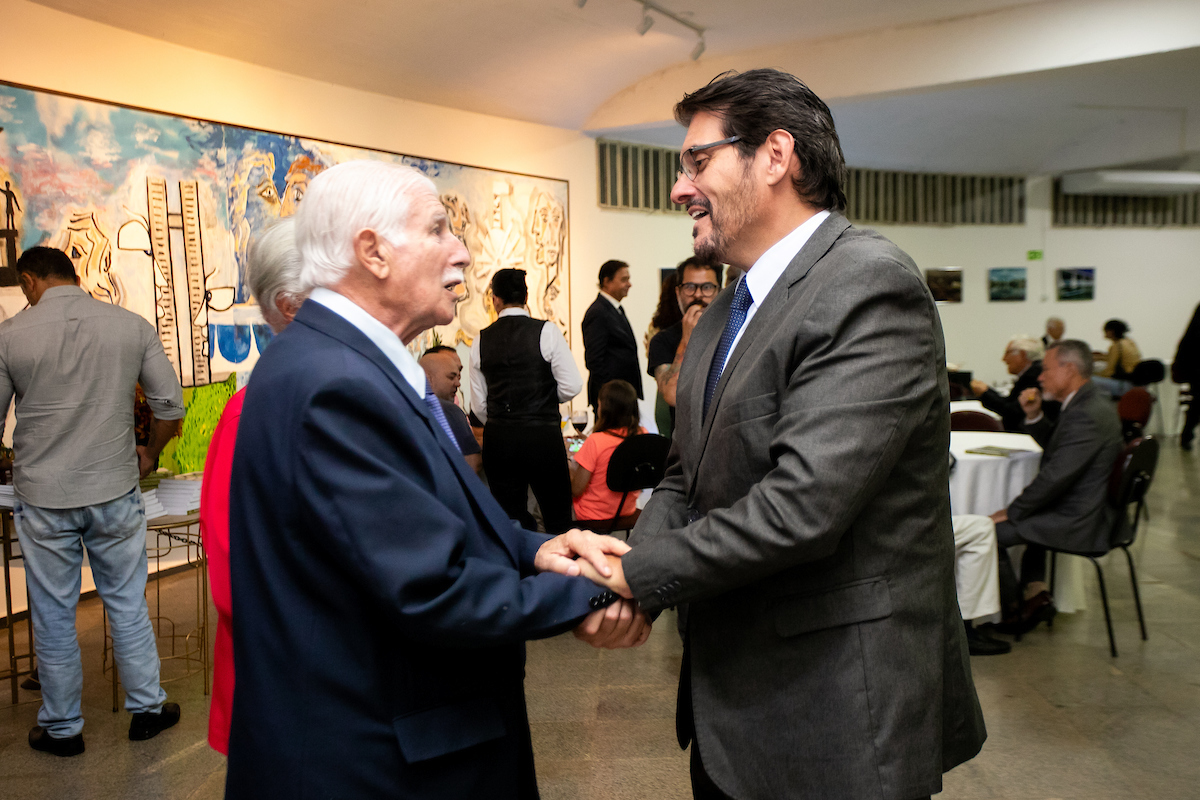 Adalberto Scigliano e Salviano Guimarães, primeiro presidente do legislativo distrital