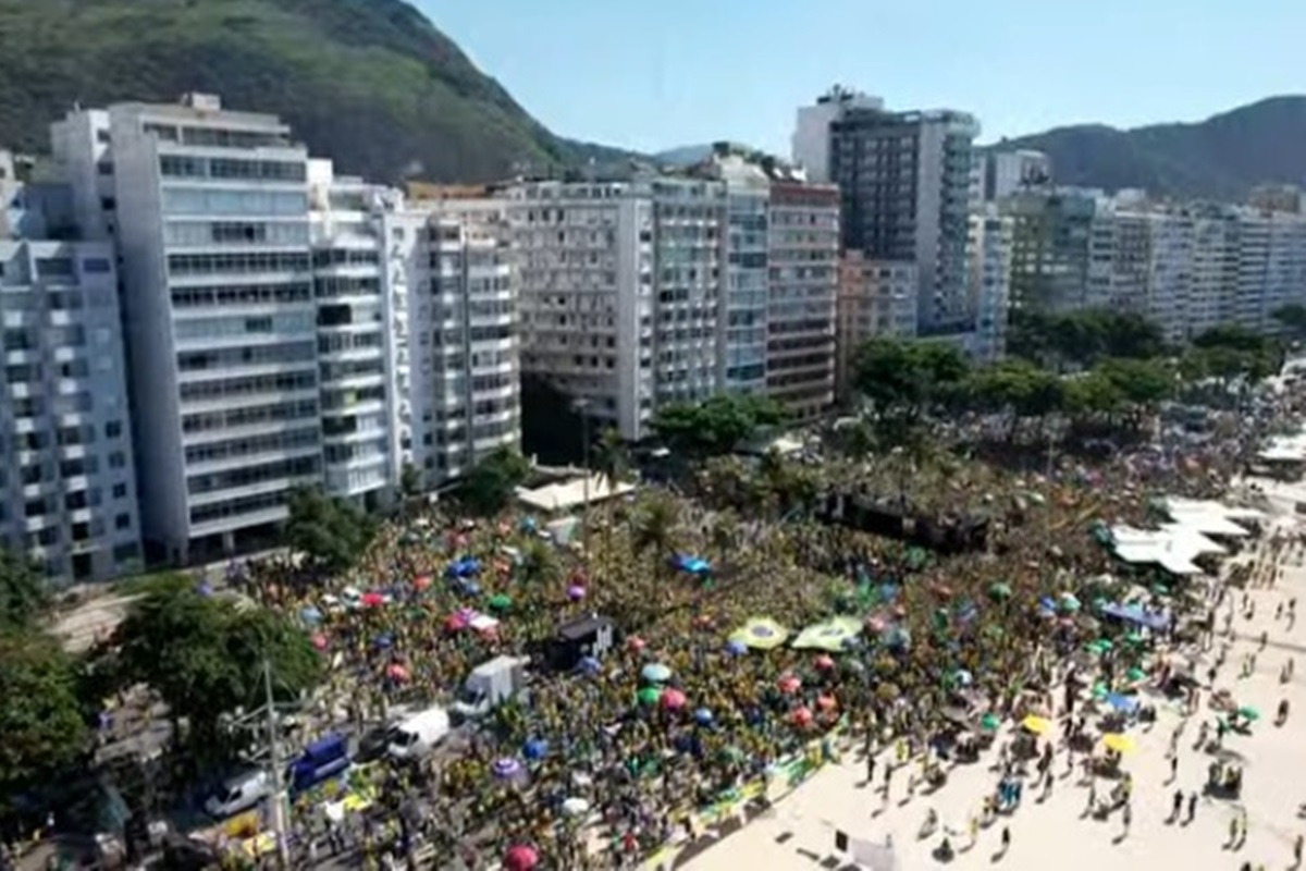 Bolsonaro faz ato em Copacabana por anistia a envolvidos no 8/1 | Metrópoles