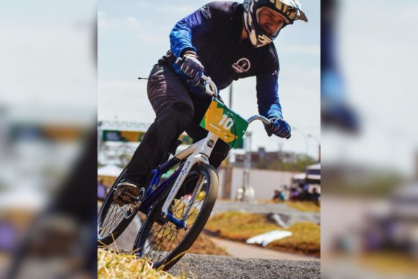 Imagem colorida de bmx no guará - Metrópoles