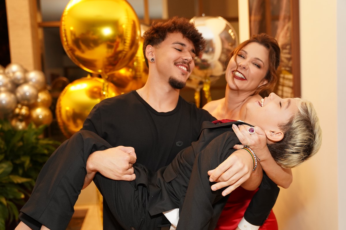 Karina com os filhos, Roberto e Otávio Kufa