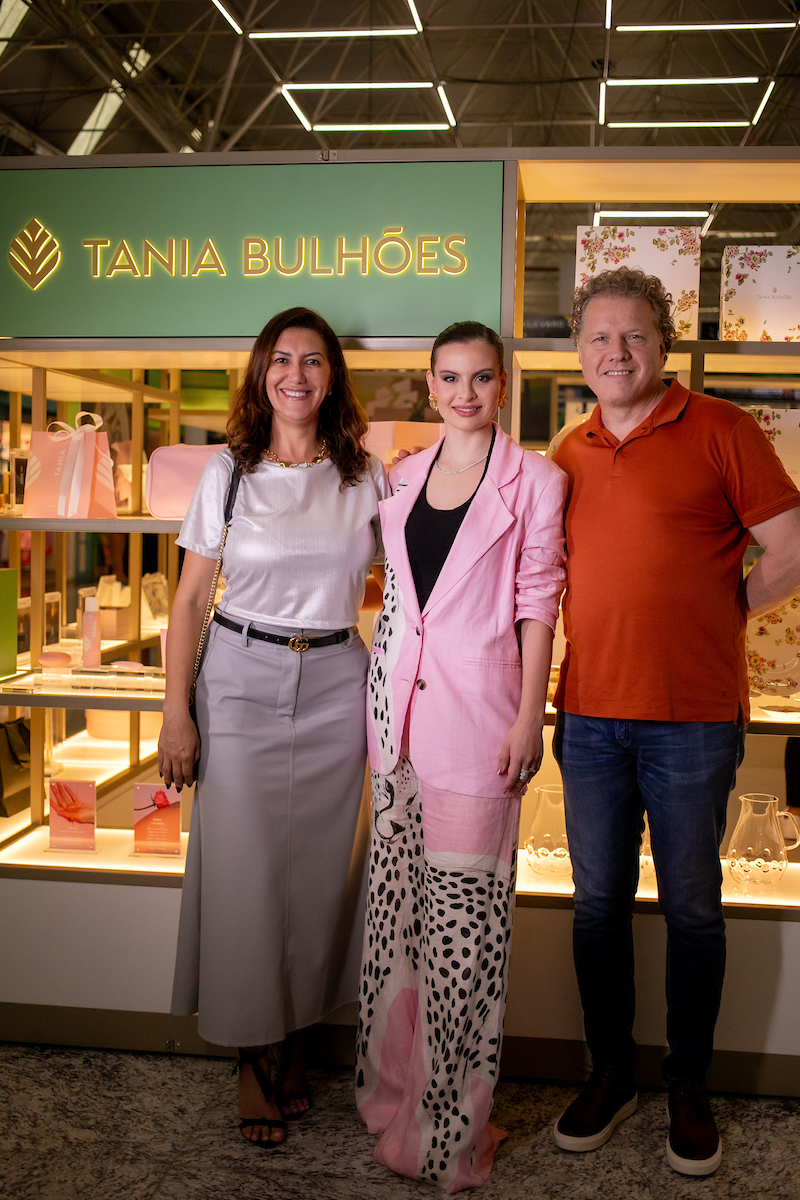 Vivian e Maurício Ulrich com Nathália Pimenta da Veiga