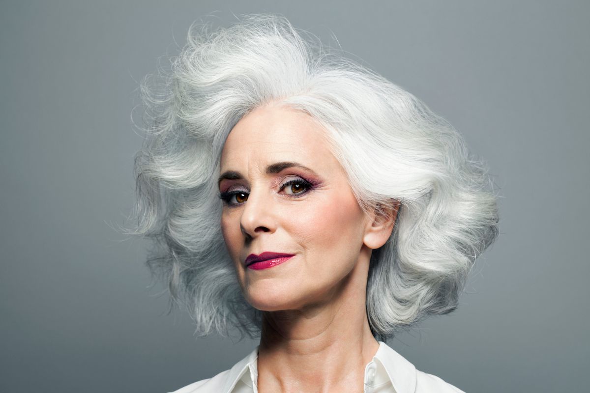 Como manter o cabelo branco impecável, brilhoso e sem amarelar; veja